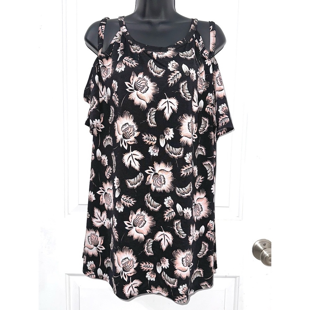 Boutique Peek a Boo Sleeve top